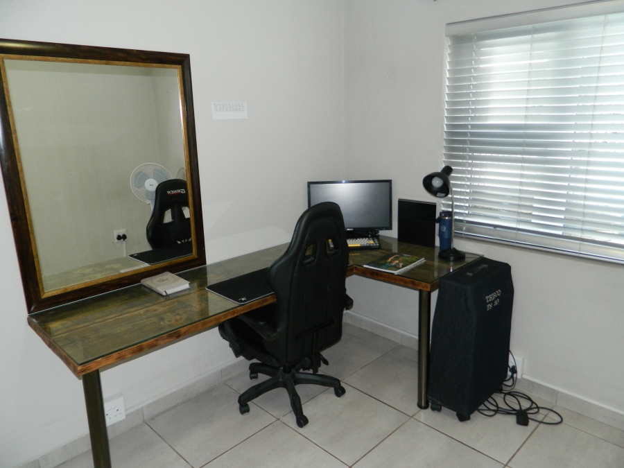 2 Bedroom Property for Sale in Bergenzicht Estate Western Cape
